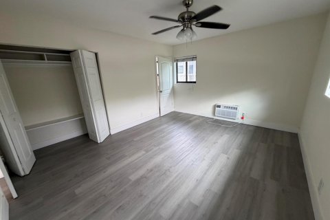 Apartment in Fort Lauderdale, Florida 2 bedrooms, 1041.43 sq.m. № 2392772 - photo 16