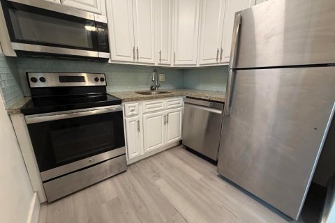 Apartment in Fort Lauderdale, Florida 2 bedrooms, 1041.43 sq.m. № 2392772 - photo 6