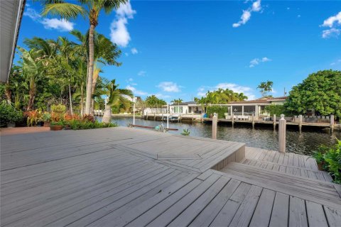 House in Wilton Manors, Florida 3 bedrooms, 153.94 sq.m. № 2393210 - photo 18