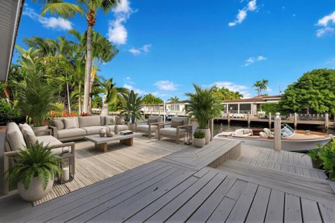 House in Wilton Manors, Florida 3 bedrooms, 153.94 sq.m. № 2393210