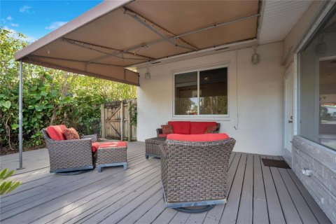 House in Wilton Manors, Florida 3 bedrooms, 153.94 sq.m. № 2393210 - photo 13