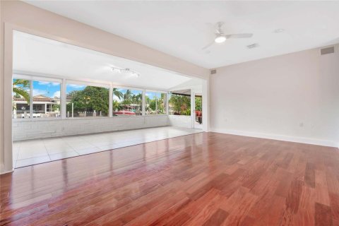 House in Wilton Manors, Florida 3 bedrooms, 153.94 sq.m. № 2393210 - photo 21
