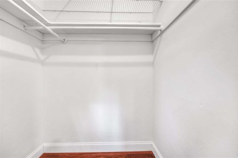House in Wilton Manors, Florida 3 bedrooms, 153.94 sq.m. № 2393210 - photo 30