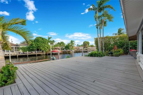 House in Wilton Manors, Florida 3 bedrooms, 153.94 sq.m. № 2393210 - photo 20
