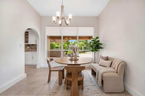 House in Wilton Manors, Florida 3 bedrooms, 153.94 sq.m. № 2393210 - photo 5
