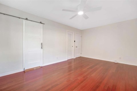 House in Wilton Manors, Florida 3 bedrooms, 153.94 sq.m. № 2393210 - photo 25