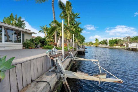 House in Wilton Manors, Florida 3 bedrooms, 153.94 sq.m. № 2393210 - photo 17