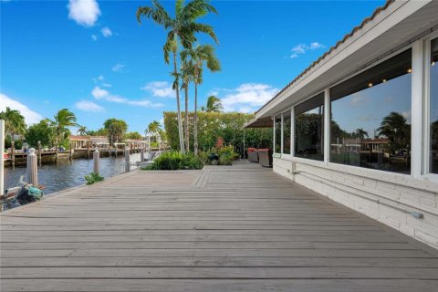 House in Wilton Manors, Florida 3 bedrooms, 153.94 sq.m. № 2393210 - photo 19