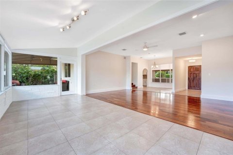 House in Wilton Manors, Florida 3 bedrooms, 153.94 sq.m. № 2393210 - photo 24