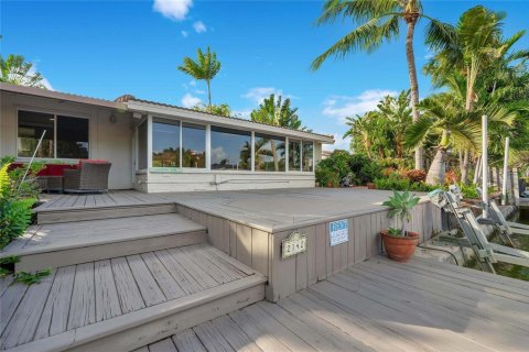 House in Wilton Manors, Florida 3 bedrooms, 153.94 sq.m. № 2393210 - photo 16