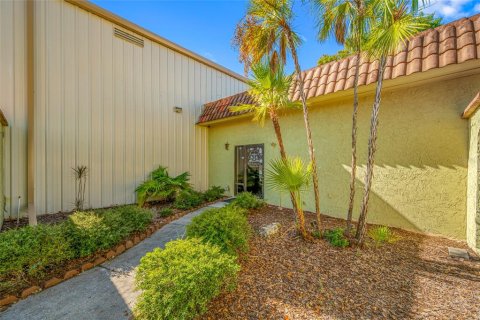 Commercial property in Tampa, Florida 629.88 sq.m. № 2096375 - photo 2