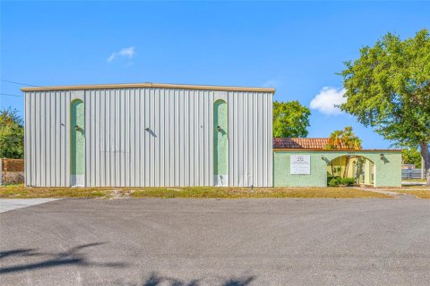 Коммерческая недвижимость в Тампа, Флорида 629.88м2 № 2096375