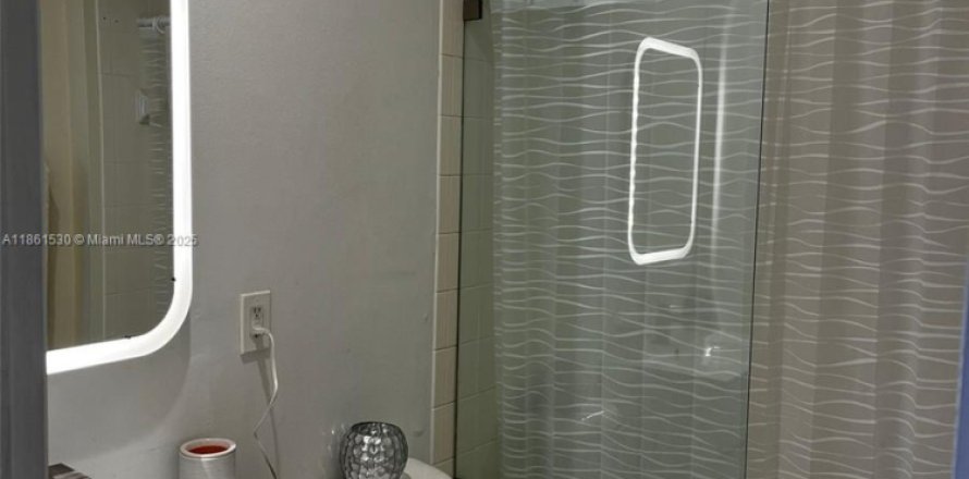 Casa en Pembroke Pines, Florida 1 dormitorio, 176.51 m2 № 1893149