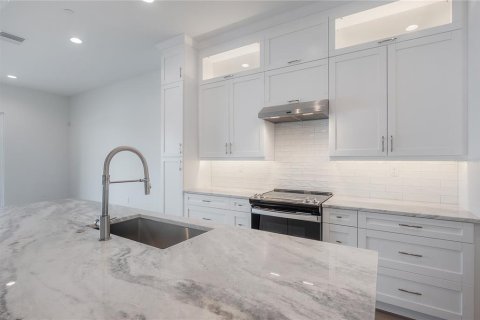 Touwnhouse à vendre à Tampa, Floride: 3 chambres, 189.06 m2 № 2235595 - photo 15