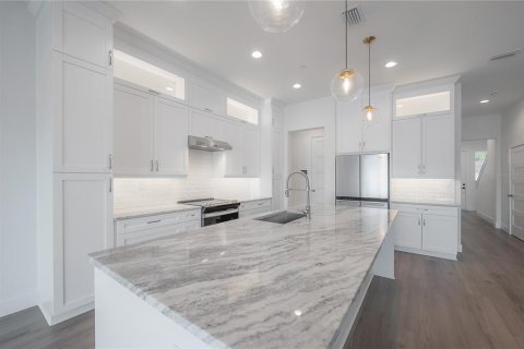 Touwnhouse à vendre à Tampa, Floride: 3 chambres, 189.06 m2 № 2235595 - photo 13