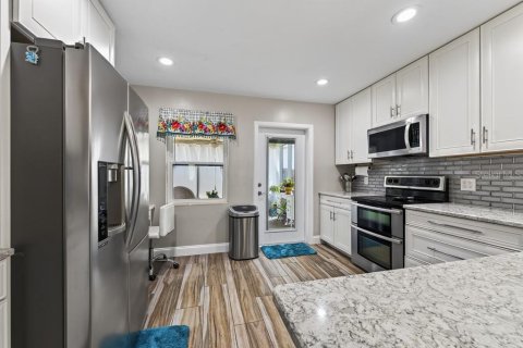 Villa ou maison à vendre à New Port Richey, Floride: 2 chambres, 104.52 m2 № 2425649 - photo 10
