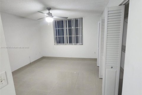 Condo in Doral, Florida, 1 bedroom  № 1485619 - photo 6