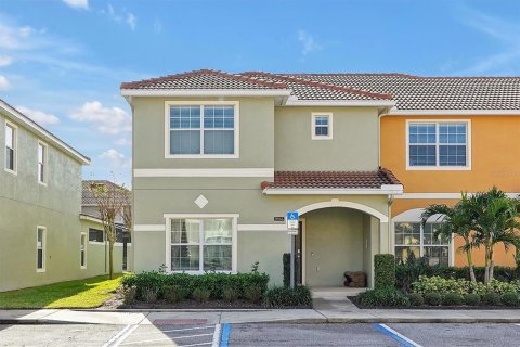 Adosado en venta en Kissimmee, Florida, 5 dormitorios, 188.03 m2 № 1832079 - foto 1