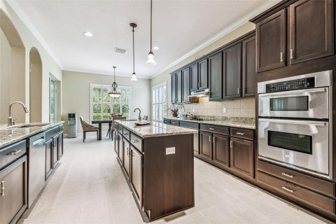 House in Wesley Chapel, Florida 4 bedrooms, 367.71 sq.m. № 1913751 - photo 3