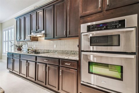 House in Wesley Chapel, Florida 4 bedrooms, 367.71 sq.m. № 1913751 - photo 7