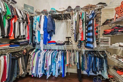 House in Wesley Chapel, Florida 4 bedrooms, 367.71 sq.m. № 1913751 - photo 18