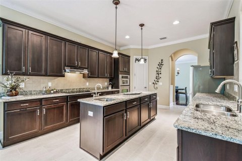 House in Wesley Chapel, Florida 4 bedrooms, 367.71 sq.m. № 1913751 - photo 8