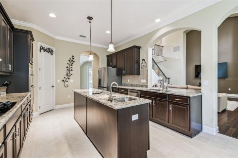 House in Wesley Chapel, Florida 4 bedrooms, 367.71 sq.m. № 1913751 - photo 6