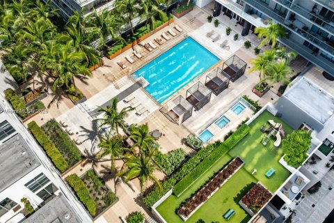 Снять в аренду кондоминиум в Майами, Флорида 2 спальни, 176.14м2, № 2022353 - фото 30