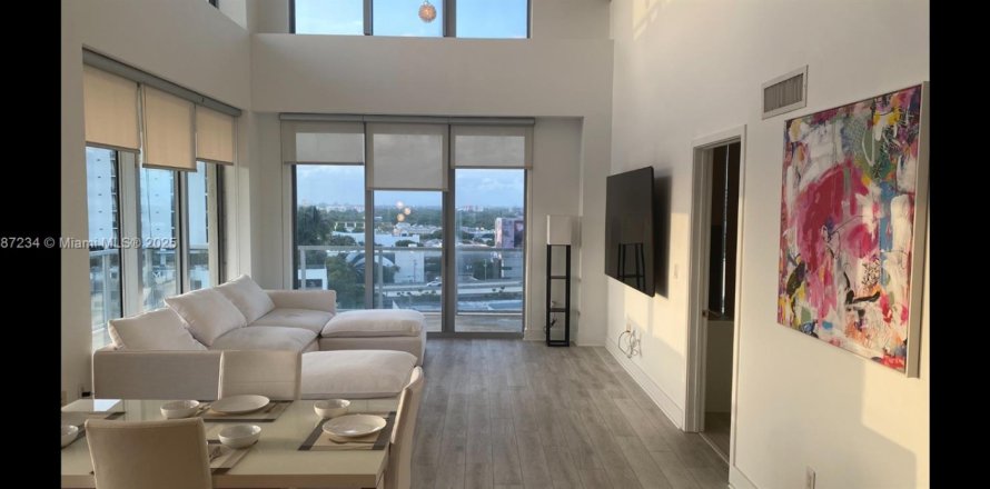 Кондоминиум с 2 спальнями в Майами, Флорида № 2022353