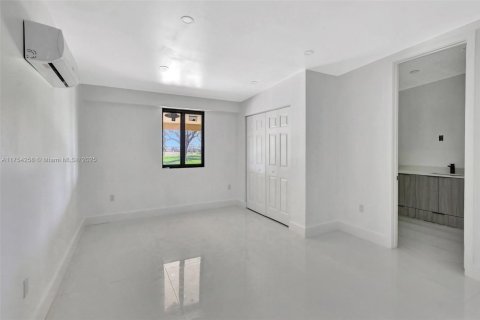 Villa ou maison à vendre à Miramar, Floride: 5 chambres, 242.75 m2 № 1939512 - photo 27