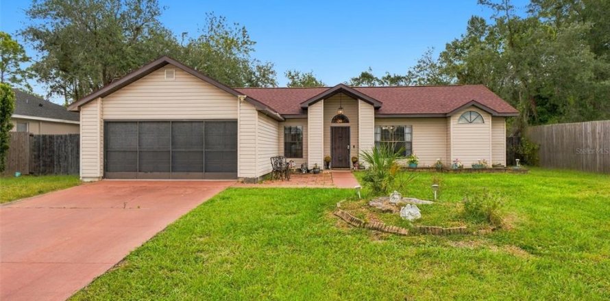 Villa ou maison à Spring Hill, Floride 4 chambres, 187.48 m2 № 2436677