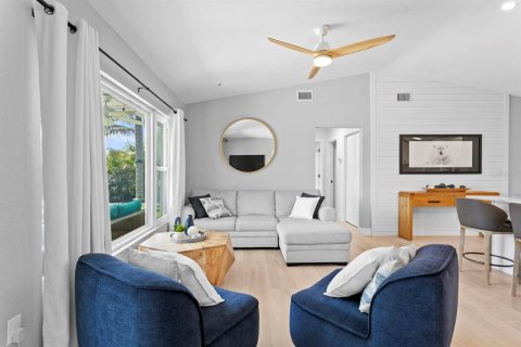 Купить виллу или дом в Редингтон-Шорс, Флорида 3 комнаты, 91.79м2, № 1826936 - фото 2