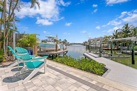 Купить виллу или дом в Редингтон-Шорс, Флорида 3 комнаты, 91.79м2, № 1826936 - фото 1