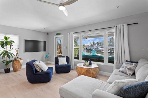 Купить виллу или дом в Редингтон-Шорс, Флорида 3 комнаты, 91.79м2, № 1826936 - фото 14