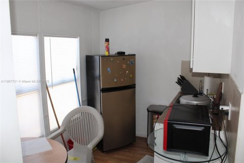 House in Miami, Florida 4 bedrooms № 2030933 - photo 13