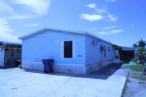 House in Miami, Florida 4 bedrooms № 2030933 - photo 3