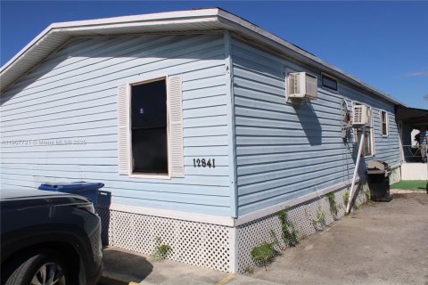 House in Miami, Florida 4 bedrooms № 2030933 - photo 5