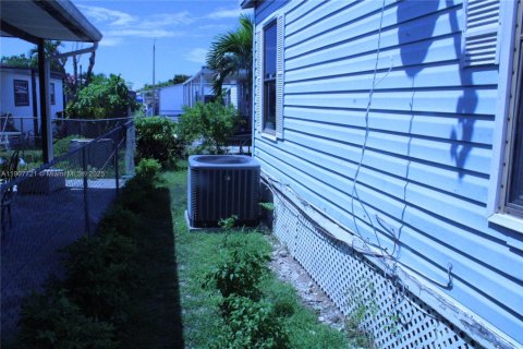 House in Miami, Florida 4 bedrooms № 2030933 - photo 7