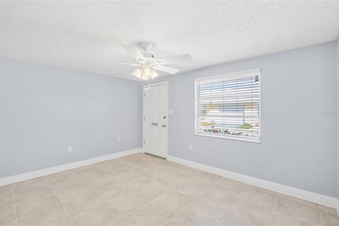 House in New Port Richey, Florida 2 bedrooms, 67.08 sq.m. № 2118356 - photo 13