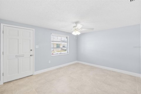 House in New Port Richey, Florida 2 bedrooms, 67.08 sq.m. № 2118356 - photo 12