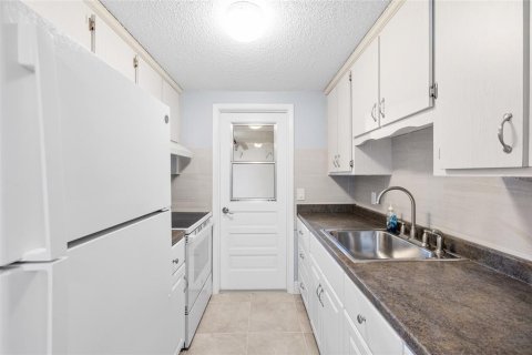 House in New Port Richey, Florida 2 bedrooms, 67.08 sq.m. № 2118356 - photo 17