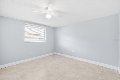 Casa en alquiler en New Port Richey, Florida, 2 dormitorios, 67.08 m2 № 2118356 - foto 3