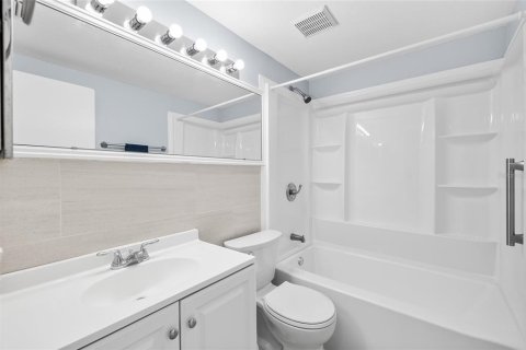 Casa en alquiler en New Port Richey, Florida, 2 dormitorios, 67.08 m2 № 2118356 - foto 2