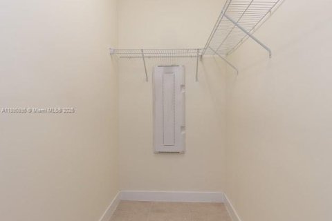 Condo in Doral, Florida, 2 bedrooms  № 1946325 - photo 19