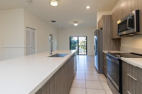 Condo in Doral, Florida, 2 bedrooms  № 1946325 - photo 6