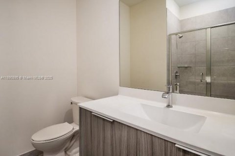 Condo in Doral, Florida, 2 bedrooms  № 1946325 - photo 17