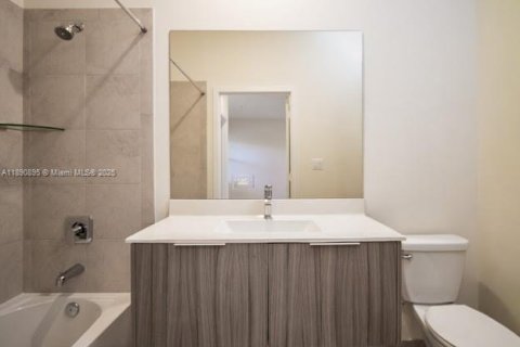 Condo in Doral, Florida, 2 bedrooms  № 1946325 - photo 11