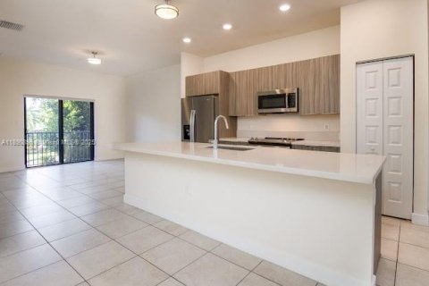 Condo in Doral, Florida, 2 bedrooms  № 1946325 - photo 7