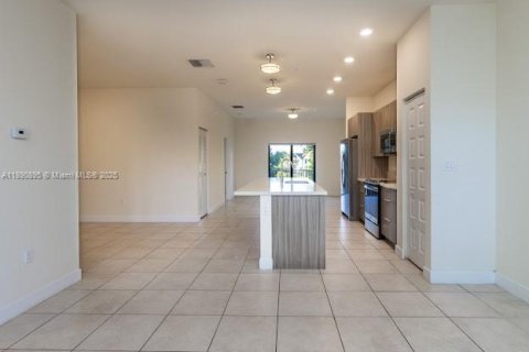 Condo in Doral, Florida, 2 bedrooms  № 1946325 - photo 5