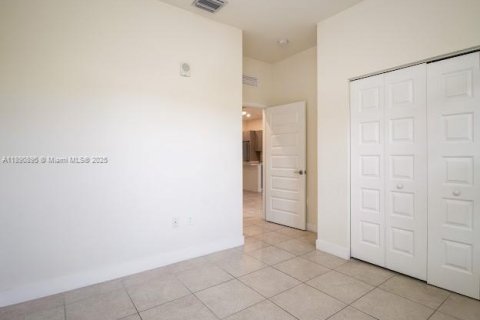 Condo in Doral, Florida, 2 bedrooms  № 1946325 - photo 10